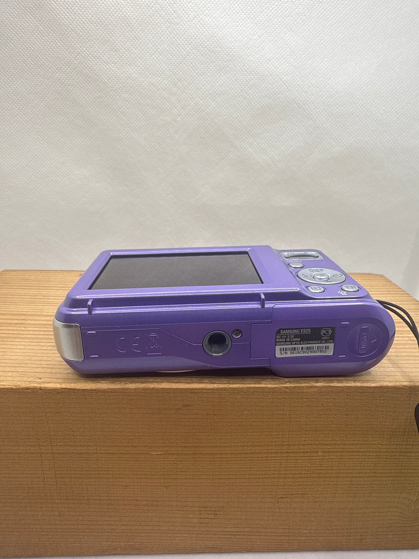 Samsung ES25 Purple 12.2MP Digital Camera Tested Working + Charger Batteries & 4GB SD Card