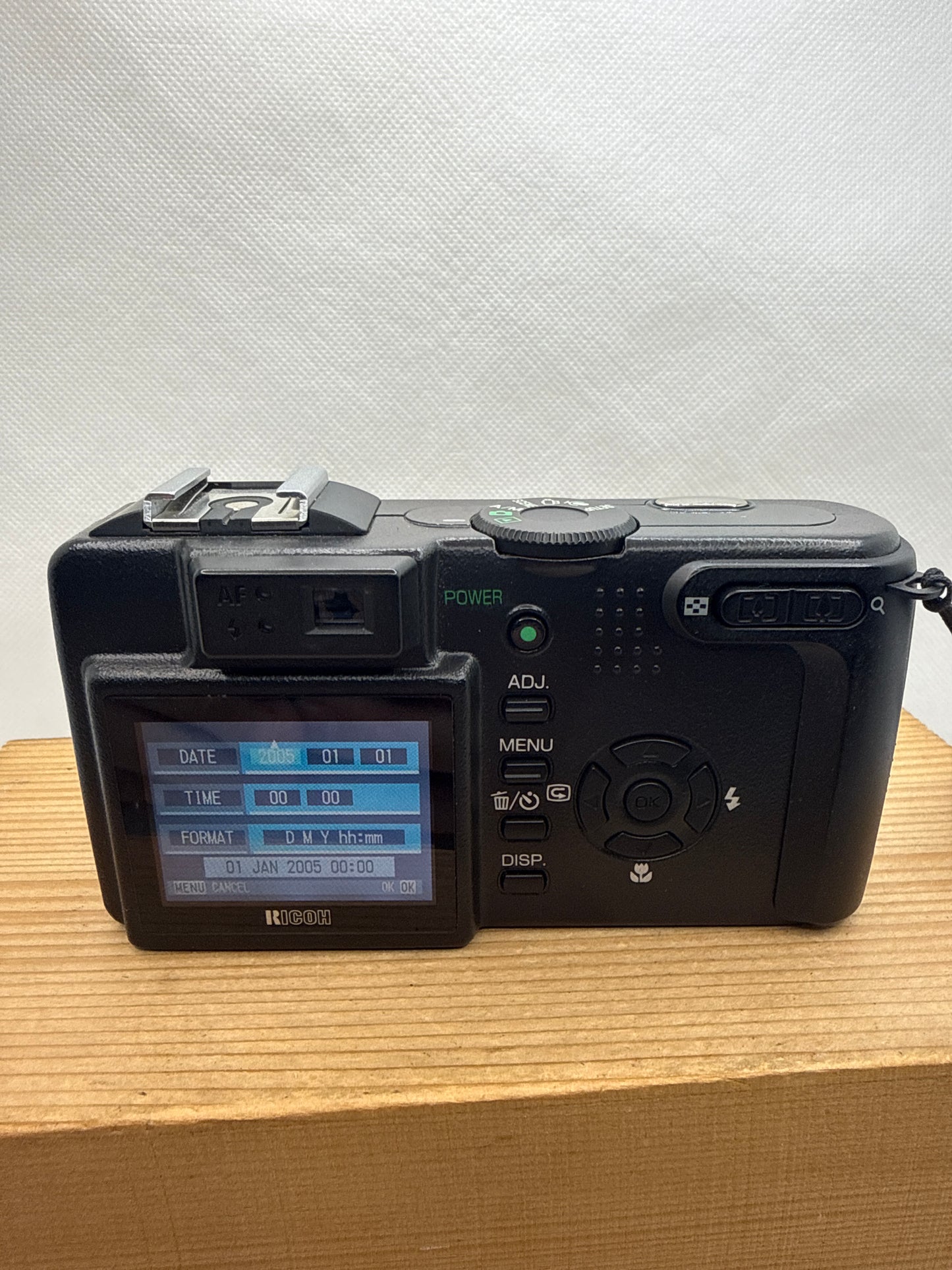 Ricoh Caplio GX8 8.2MP Digital Camera Tested Working + Charger Battery & 2GB SD Card