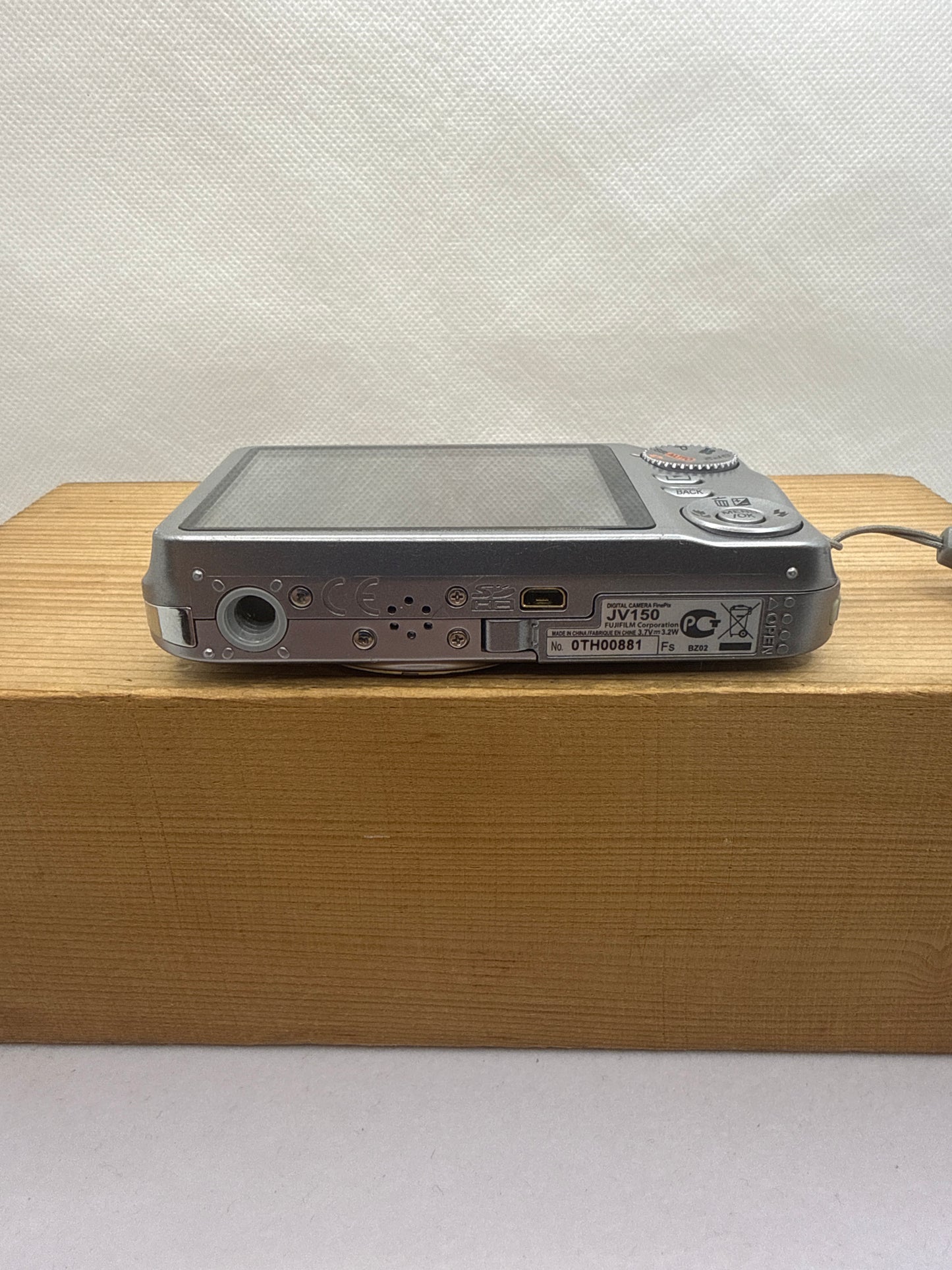 Fujifilm JV150 14MP Digital Camera Tested Working + Charger Battery & 4GB SD Memory Card