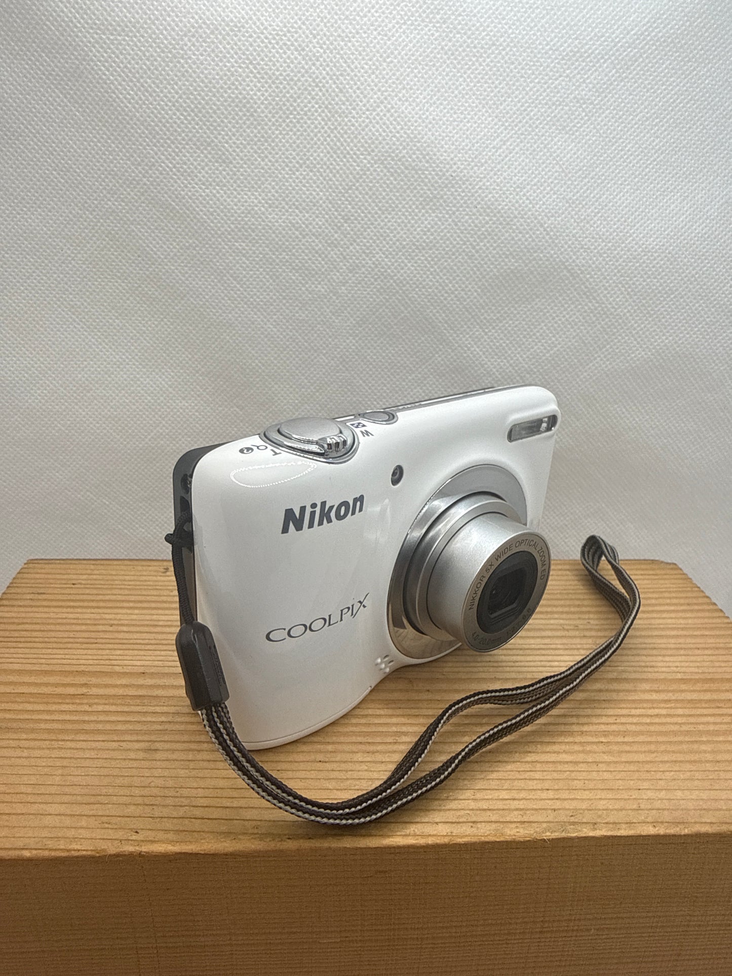 Nikon Coolpix L25 10.1MP Digital Camera Tested Working + Charger Battery & 4GB SD Card