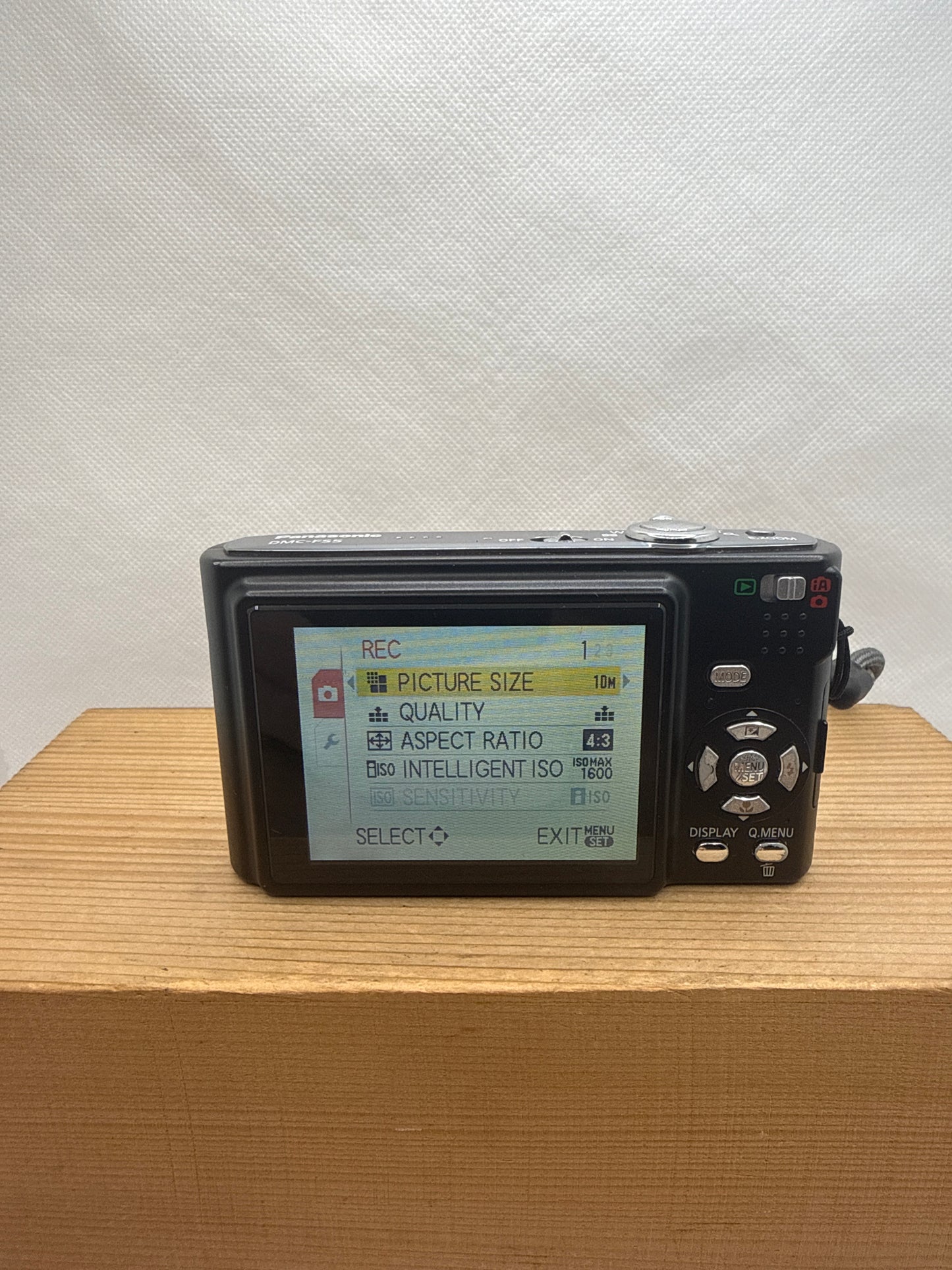 Panasonic Lumix DMC-FS5 10MP Digital Camera Tested Working + Charger Battery & 4GB SD Memory Card
