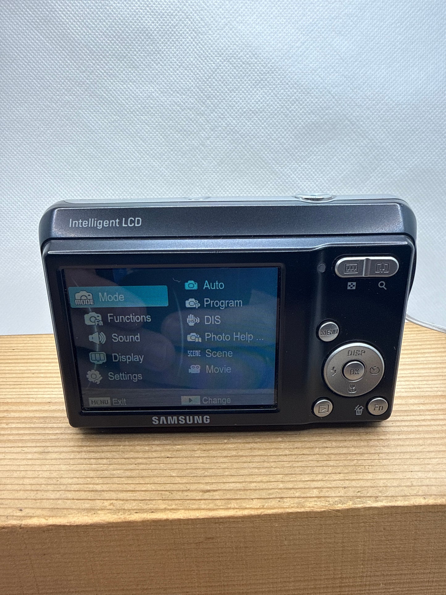 Samsung ES15 10.2MP Digital Camera Tested Working + Charger Battery & 4GB SD Card