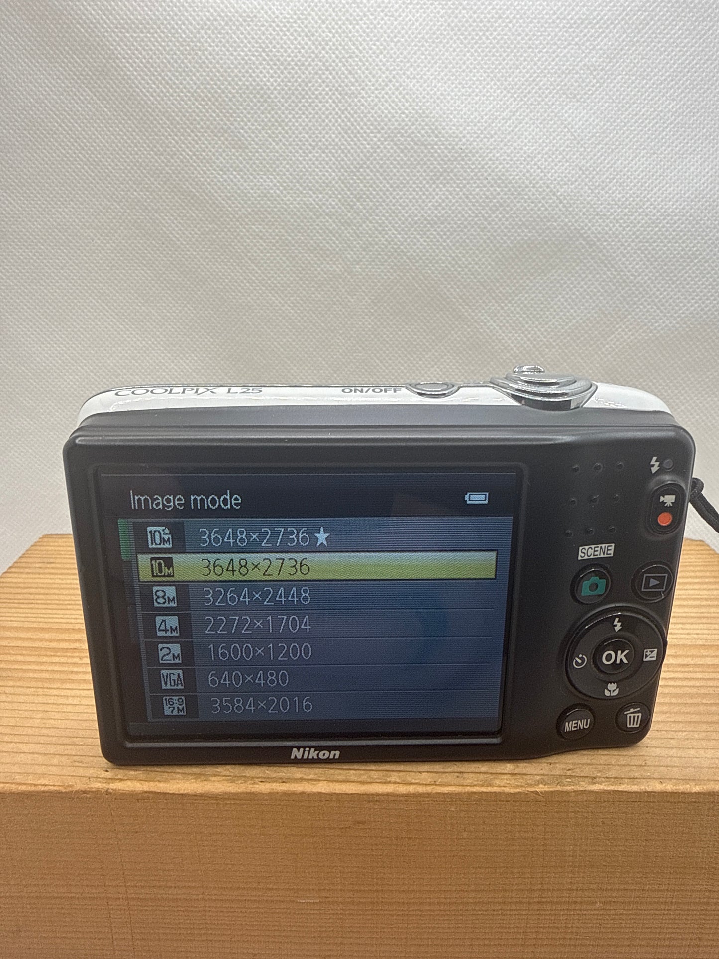 Nikon Coolpix L25 10.1MP Digital Camera Tested Working + Charger Battery & 4GB SD Card
